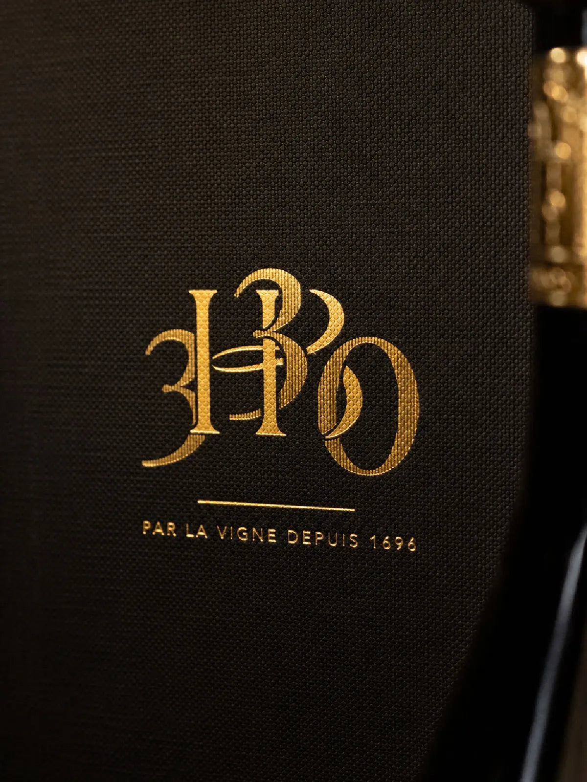 Vue détaillée 2 du Vin blanc Cuvée Anniversaire "330 ans" (37,5 cL) - Réf 70776347820372